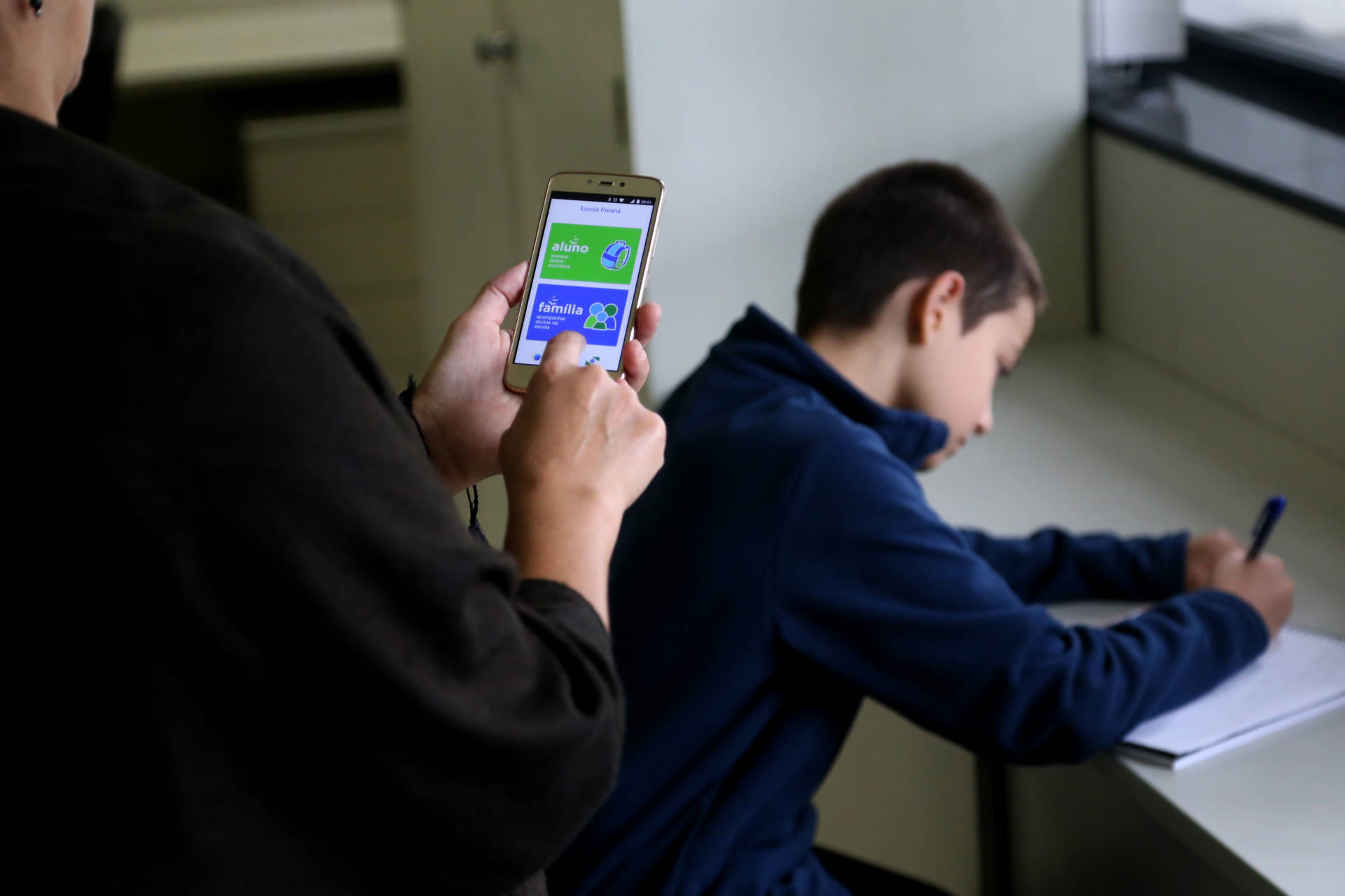 Aplicativo ajuda a acompanhar desempenho dos filhos na escola