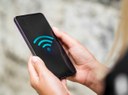 Prefeito sancionou a Lei que garante a implantação do Programa Wi-Fi Comunitário