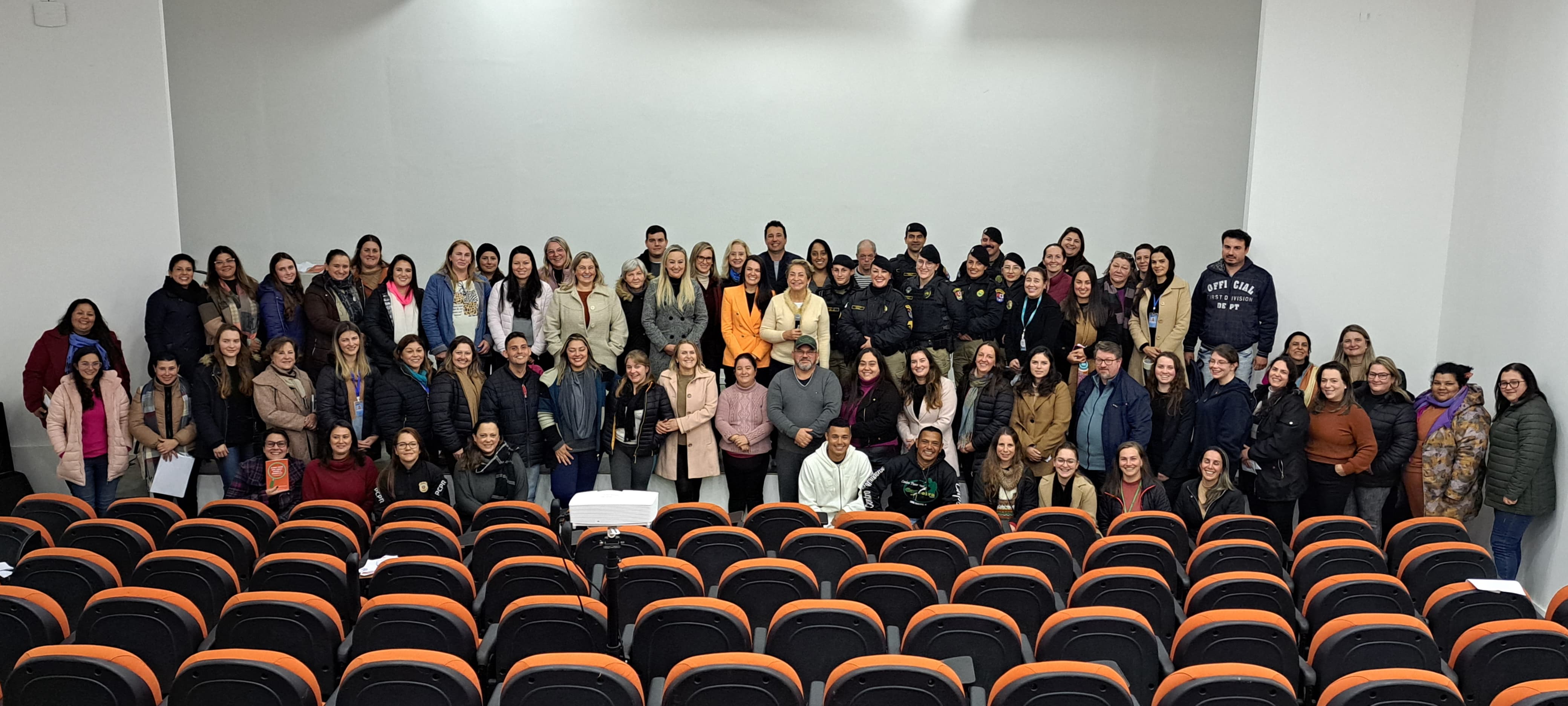 Sargento Tânia Guerreiro realiza palestra sobre combate à pedofilia na Lapa