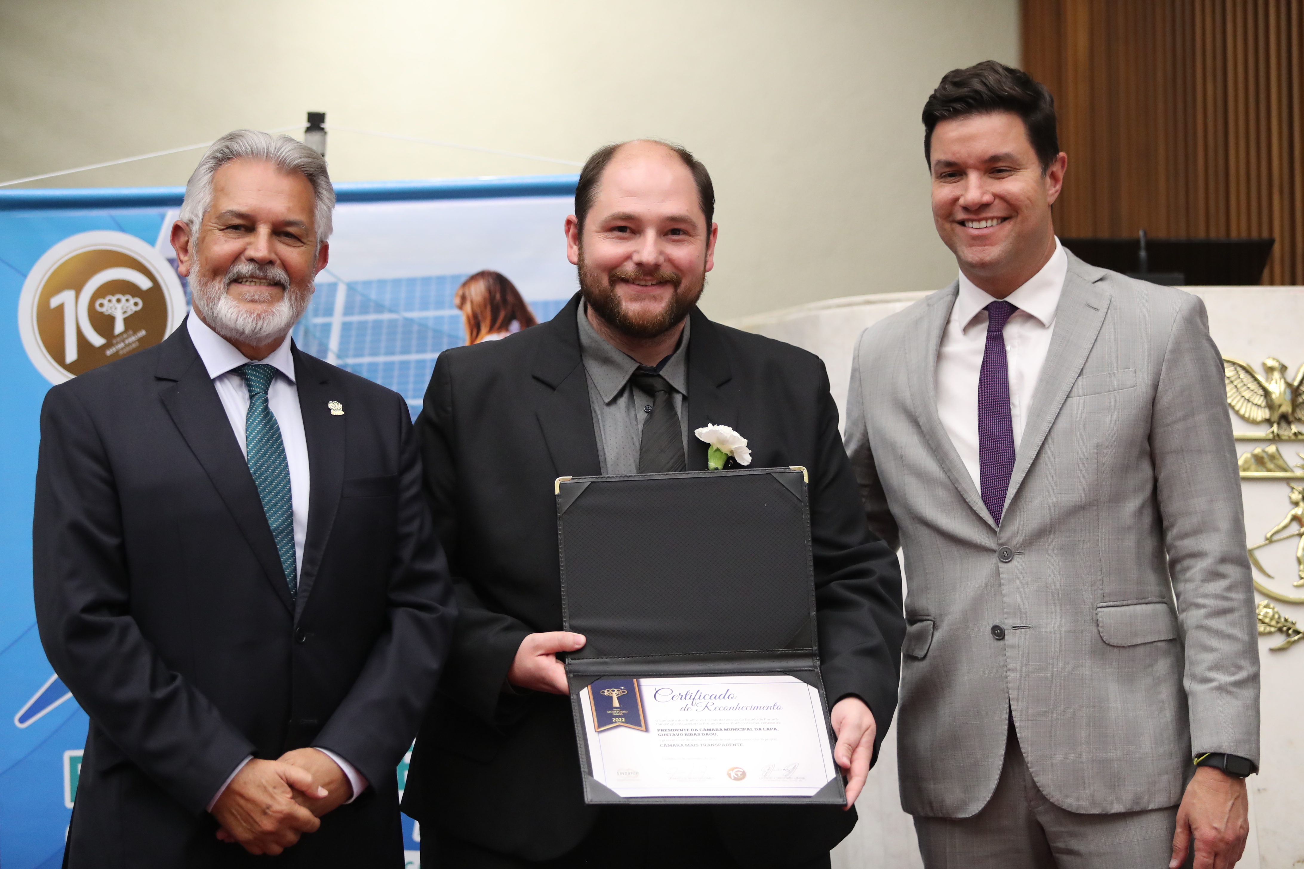 Vereador Gustavo recebe Prêmio Gestor Público do Paraná
